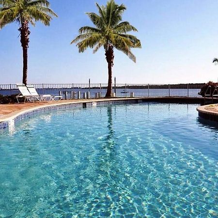 Bright Luxury Oceanfront Condo With Private Balcony And Hotel Pool San Petersburgo Exterior foto