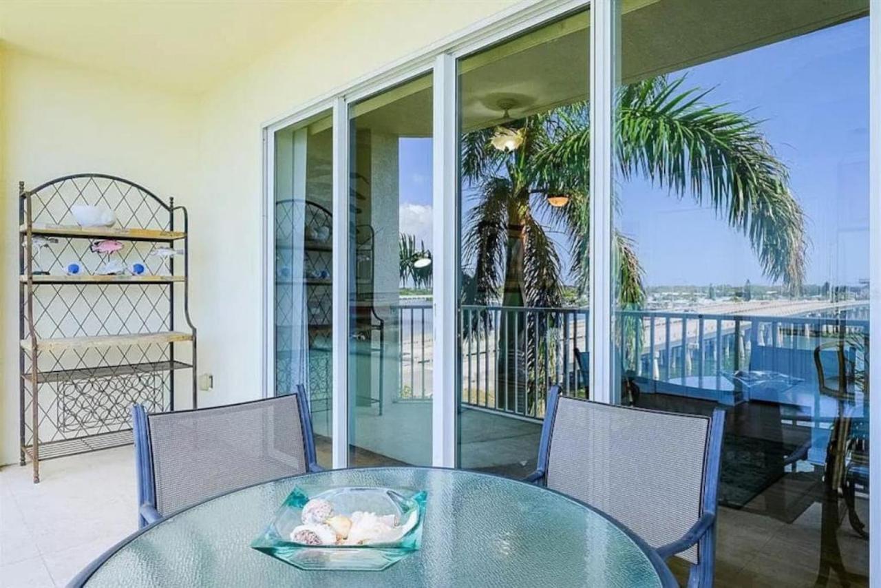 Bright Luxury Oceanfront Condo With Private Balcony And Hotel Pool San Petersburgo Exterior foto