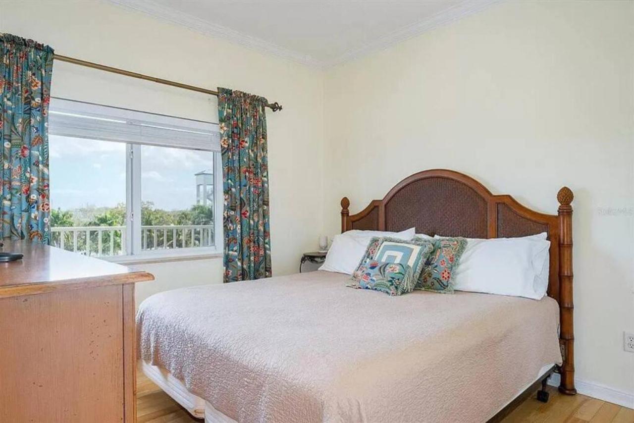 Bright Luxury Oceanfront Condo With Private Balcony And Hotel Pool San Petersburgo Exterior foto