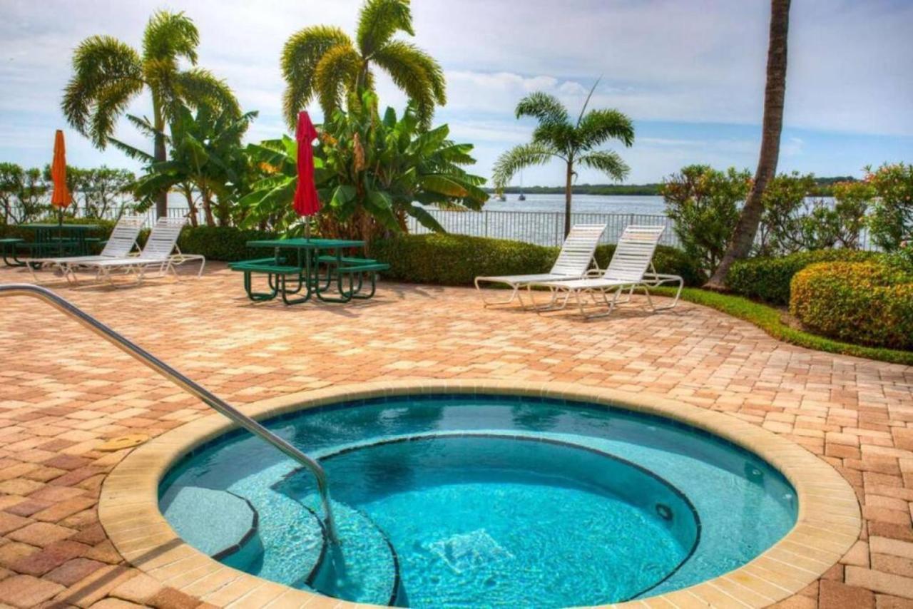 Bright Luxury Oceanfront Condo With Private Balcony And Hotel Pool San Petersburgo Exterior foto