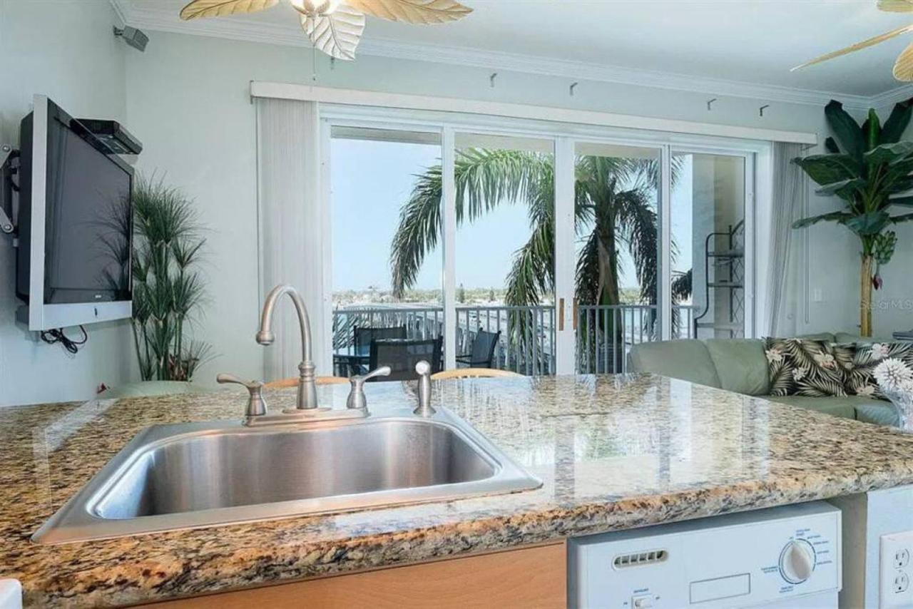 Bright Luxury Oceanfront Condo With Private Balcony And Hotel Pool San Petersburgo Exterior foto